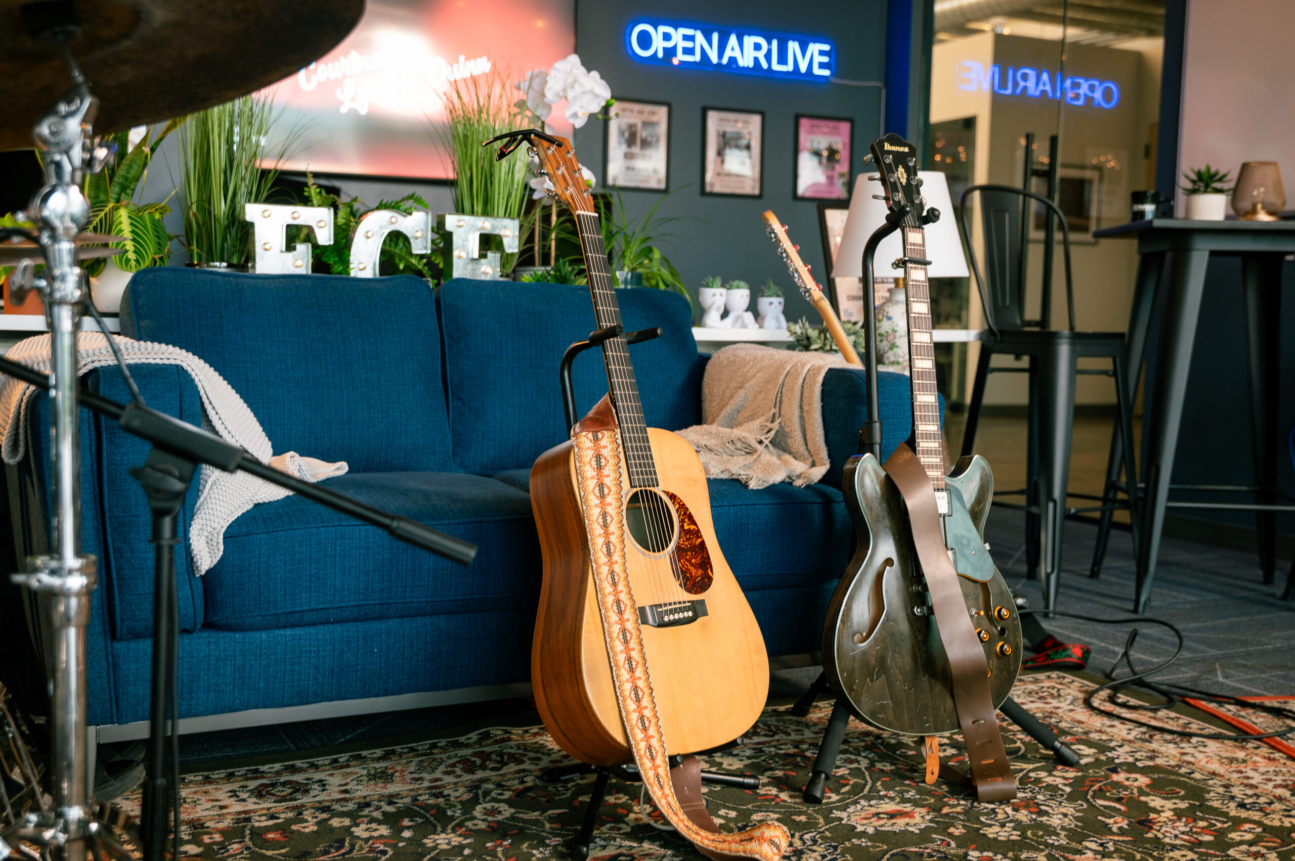 Open Air Live - Courtney Lynn & Quinn - Gallery Image