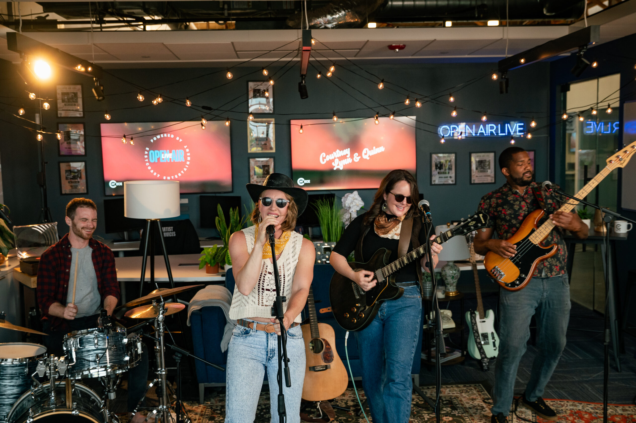 Open Air Live - Courtney Lynn & Quinn - Gallery Image