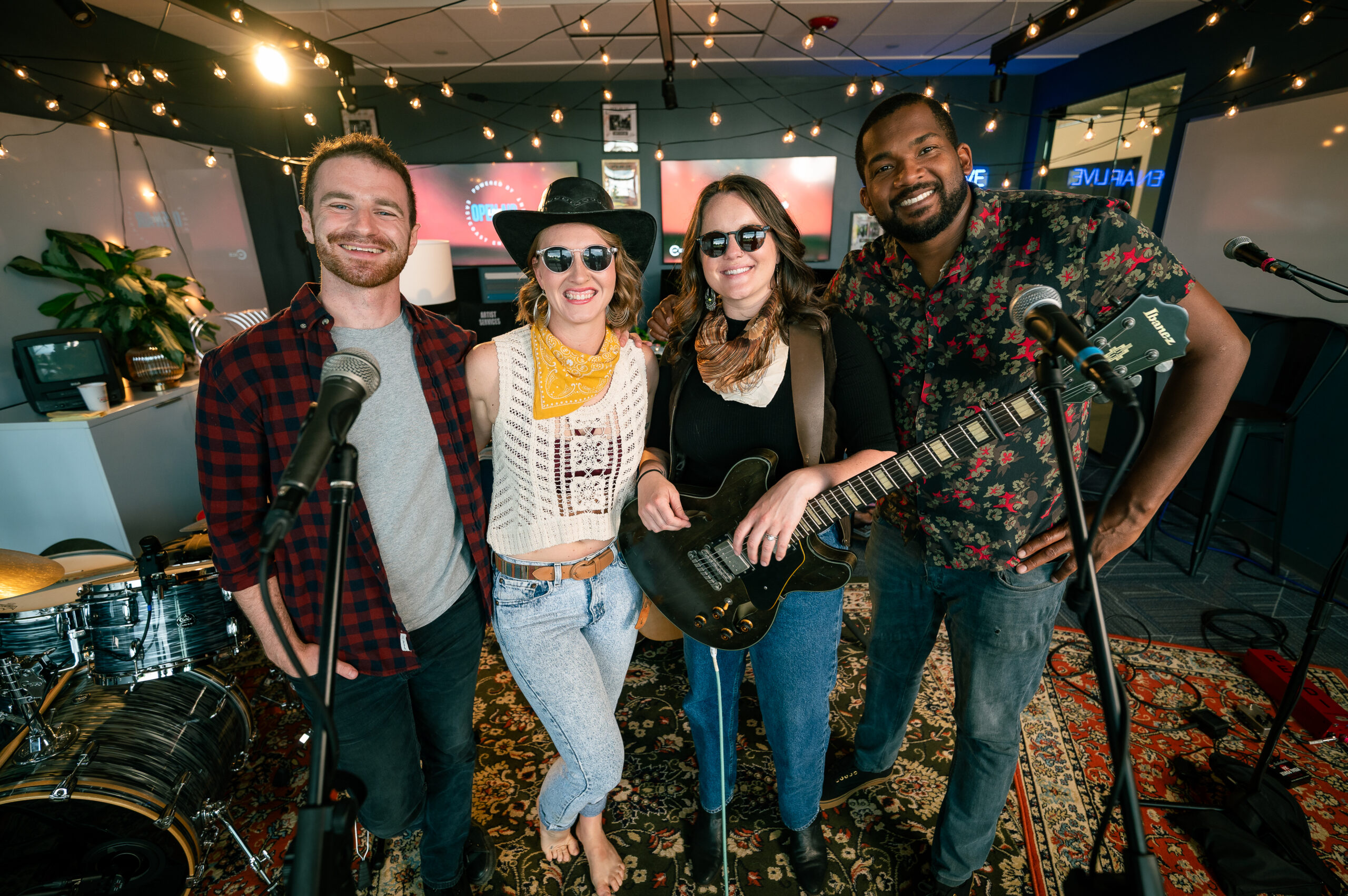 Open Air Live - Courtney Lynn & Quinn - Gallery Image